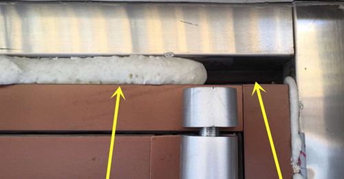 城阳巴黎壹号小区物业在更换单元门工程中存在