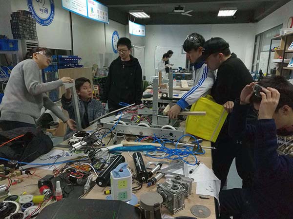 崂山中学生创客团队获FRC机器人挑战赛中国