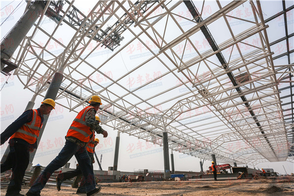 探访济青高铁红岛站 站房钢结构施工已完成70%